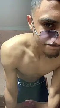 adamhdgdhdv73 online show from May 16, 12:08 am