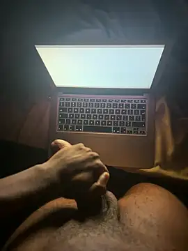 Freakstarza online show from May 5, 9:37 pm