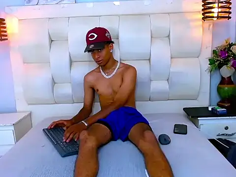 Maylo 0 online show from May 7, 3:56 pm