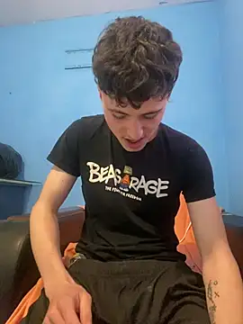 denysio89 online show from May 25, 3:40 pm
