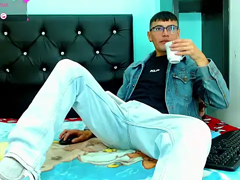 Alexx bigcockk  online show from July 14, 1:39 pm