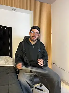 DomBoy  online show from July 11, 8:11 pm