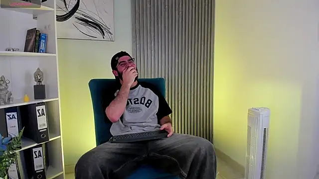 DomBoy  online show from July 18, 8:14 pm