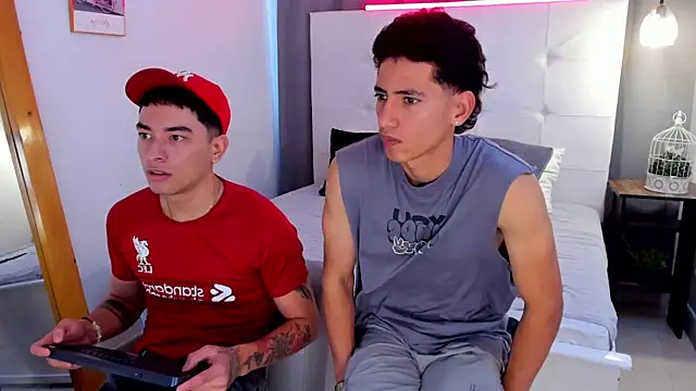 Alejo-and-Thiago online show from May 7, 2:06 pm
