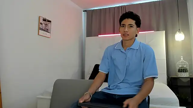 Alejo-and-Thiago online show from May 10, 1:12 pm