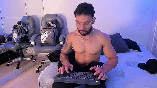 Axel power  online show from May 12, 3:15 am