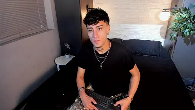 Spencerwhite  online show from June 5, 8:14 pm