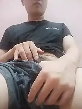 Zineyy online show from August 4, 5:39 pm