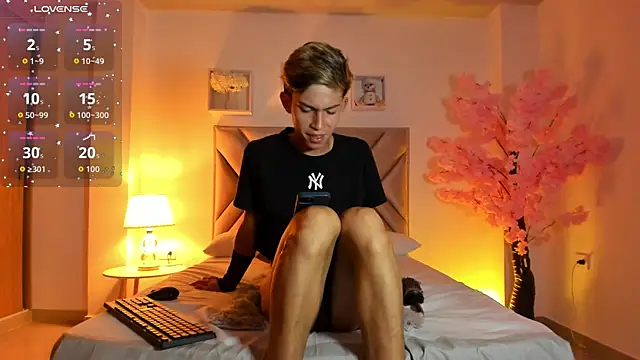 Baby noahtt online show from July 9, 2:21 pm