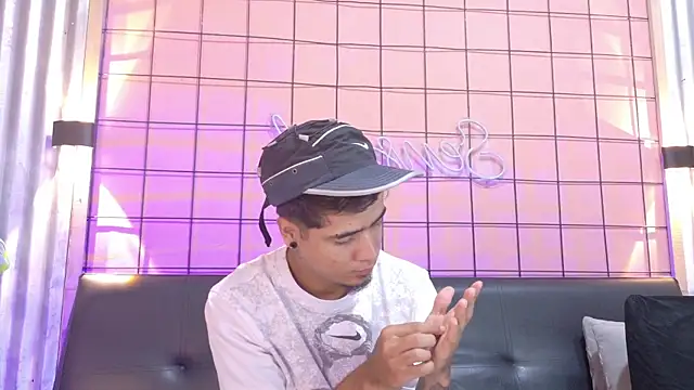 criss hardcock  online show from May 8, 1:11 pm