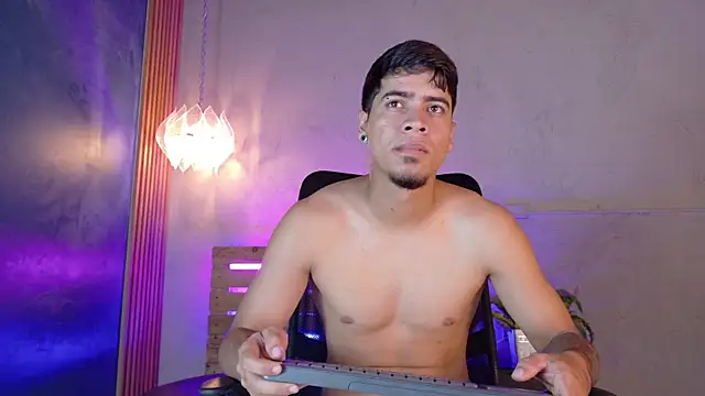 criss hardcock  online show from May 26, 1:29 pm