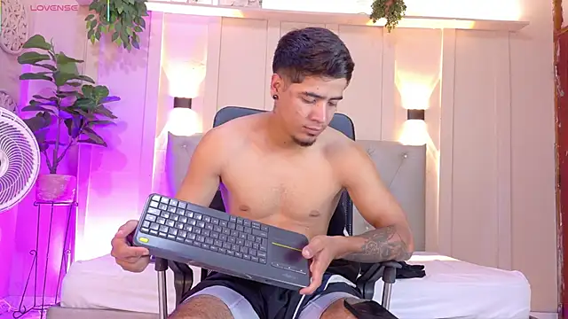 criss hardcock  online show from May 20, 3:29 pm