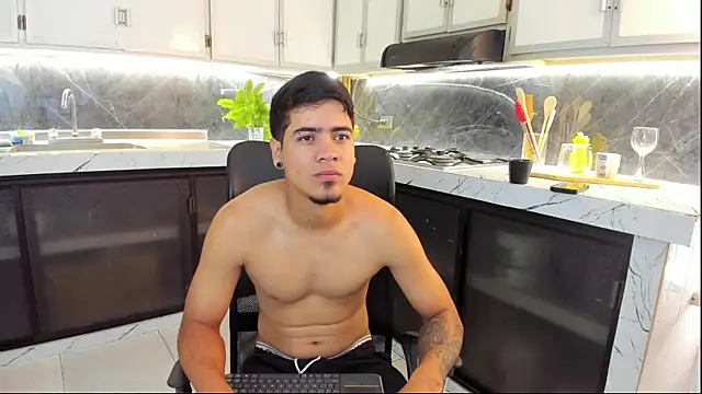 criss hardcock  online show from July 18, 1:38 pm