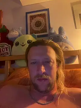 straightalex1999 online show from May 7, 10:43 pm