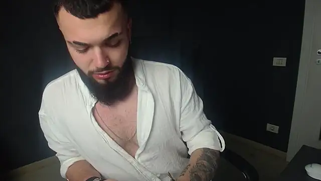 OscarWillss online show from August 4, 3:01 am