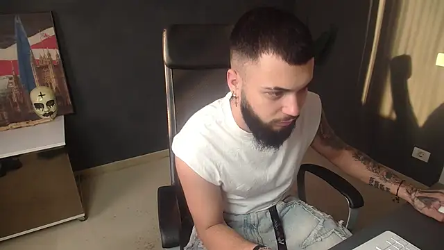 OscarWillss online show from August 6, 4:07 am