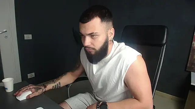 OscarWillss online show from July 25, 4:31 am