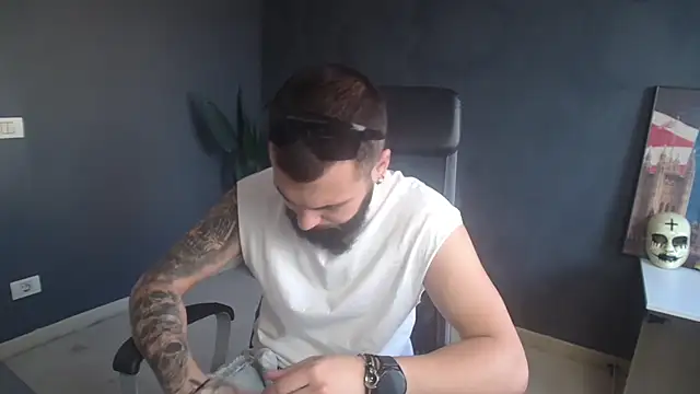 OscarWillss online show from July 19, 4:29 am
