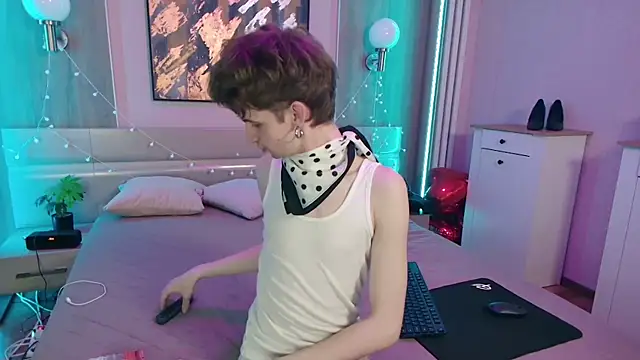 Bimbo boy  online show from May 20, 2:12 pm
