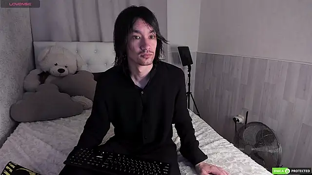 CalvinChapman online show from July 7, 3:39 am