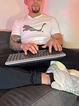 Oliver browm online show from July 28, 10:31 pm