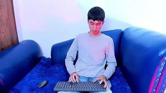 LittleNerd18 online show from May 13, 5:04 am