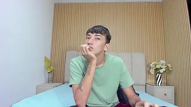 MichaelVasquex online show from June 8, 12:39 pm