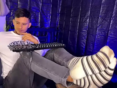 kyzian online show from May 24, 2:28 am