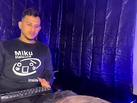 kyzian online show from May 27, 1:24 am