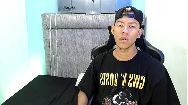 Taylerr 18 online show from June 6, 12:33 pm