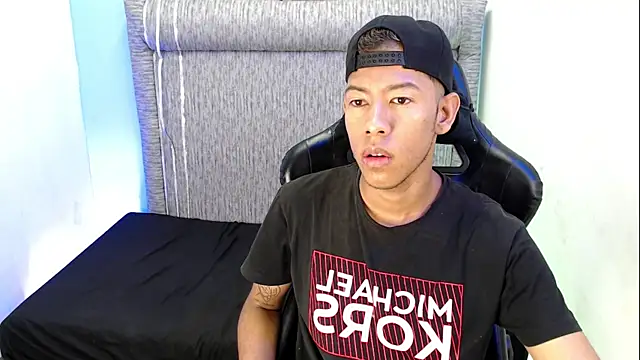 Taylerr 18 online show from June 5, 12:22 pm