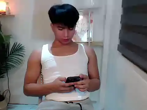 horny jamesxx online show from July 13, 5:15 pm