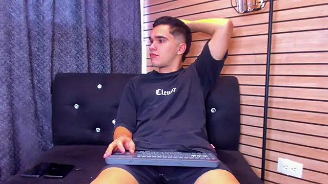 Brandoncrew online show from June 4, 8:15 pm