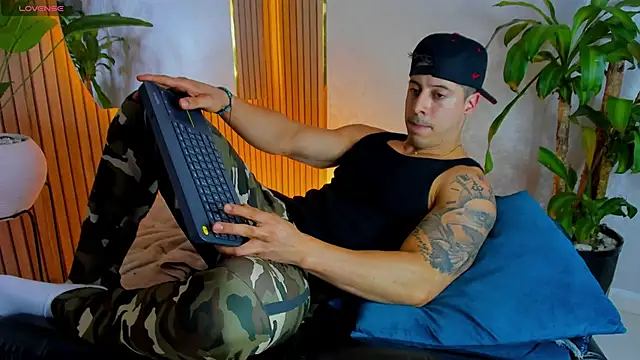 lukas green11 online show from June 10, 1:29 am
