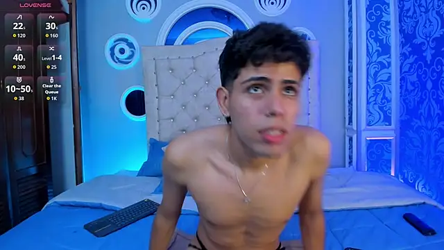 hunterwest06 online show from June 13, 3:26 am