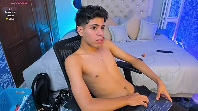 hunterwest06 online show from June 17, 12:07 pm