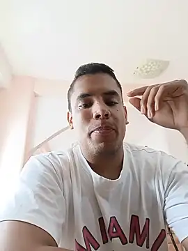 MiloThatch08 online show from May 22, 1:38 pm