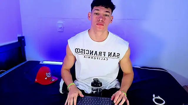Luke Muscle online show from June 5, 1:50 pm