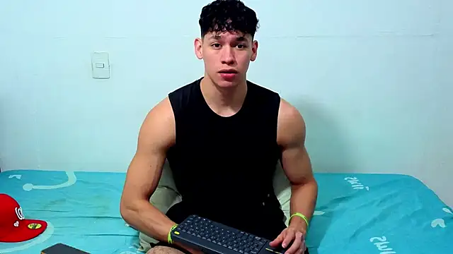 Luke Muscle online show from June 8, 1:39 am