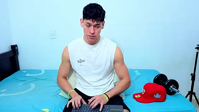 Luke Muscle online show from June 11, 2:26 pm