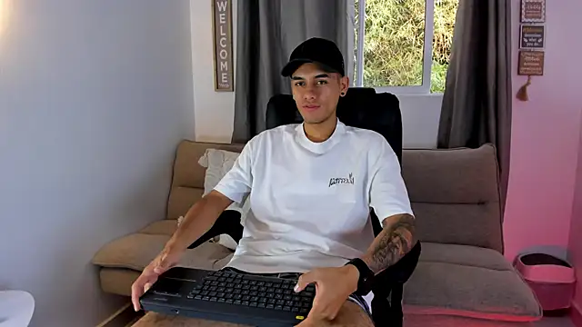NickCopeer  online show from July 17, 1:07 pm
