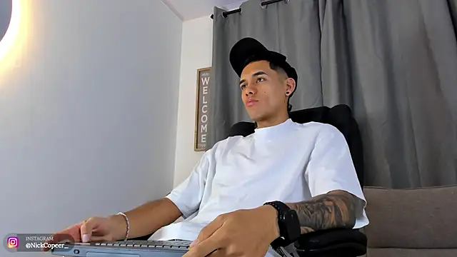 NickCopeer  online show from August 4, 12:32 pm