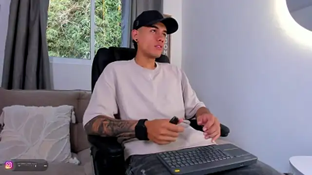 NickCopeer  online show from June 15, 12:30 pm