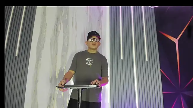 Drake King19 online show from May 31, 2:56 am