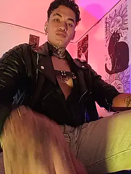 AlecBanne  online show from July 12, 9:28 pm