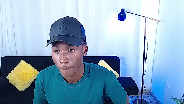 alexaandro18 online show from June 12, 8:17 pm