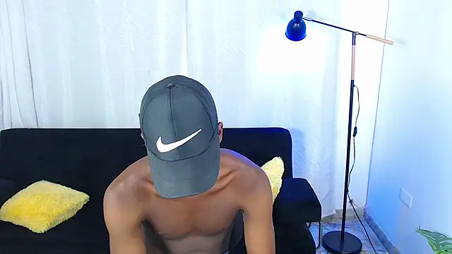 alexaandro18 online show from June 11, 12:32 am