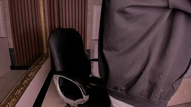 AngeloBocellii online show from July 2, 1:39 pm