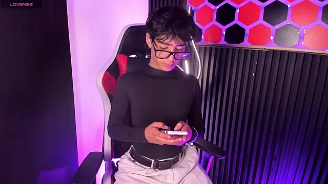 SantyFoxxs online show from August 2, 4:00 am
