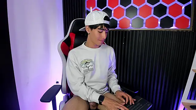 SantyFoxxs online show from June 17, 4:14 am